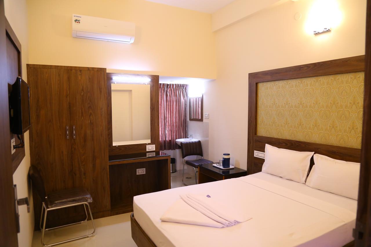 Hotel Gokulgrande Ироду Экстерьер фото
