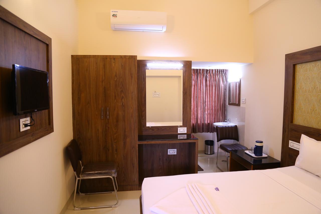 Hotel Gokulgrande Ироду Экстерьер фото