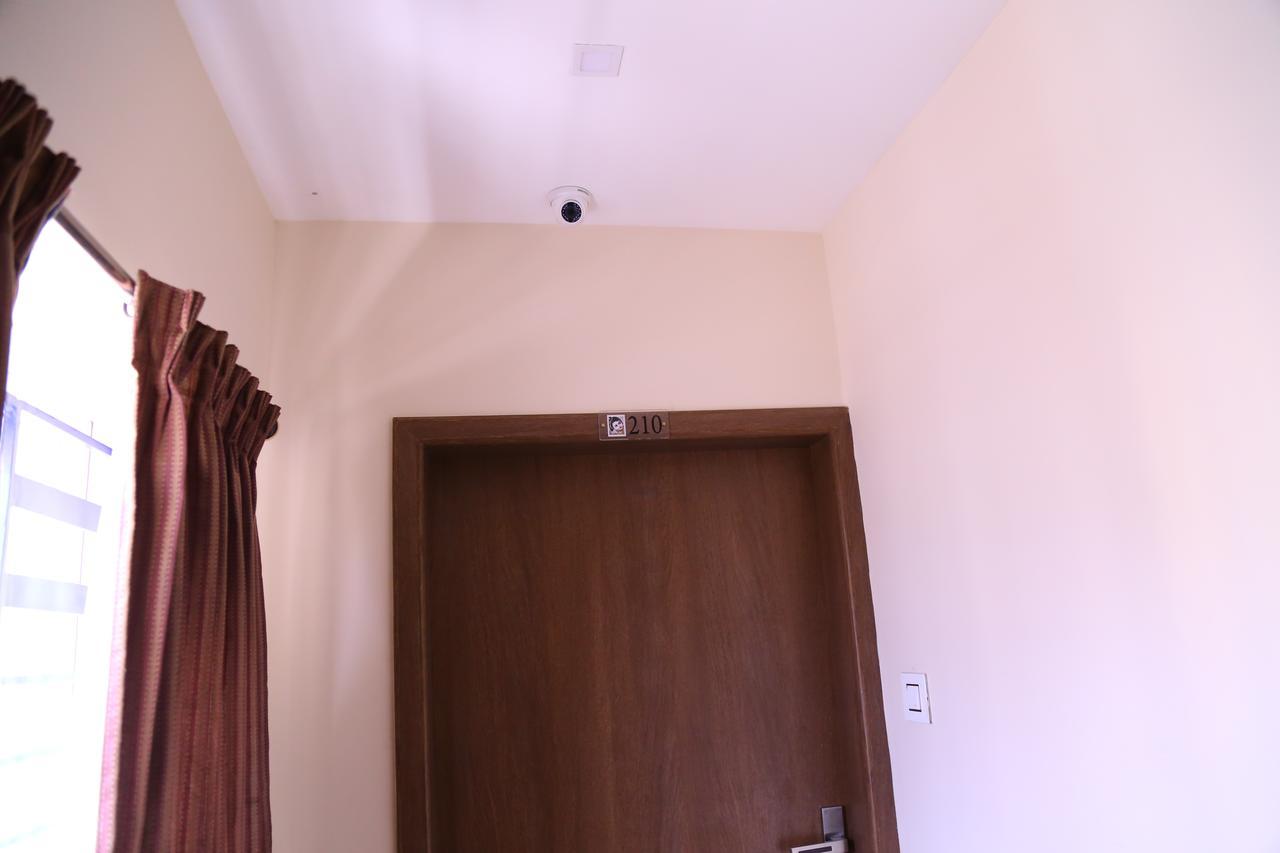 Hotel Gokulgrande Ироду Экстерьер фото