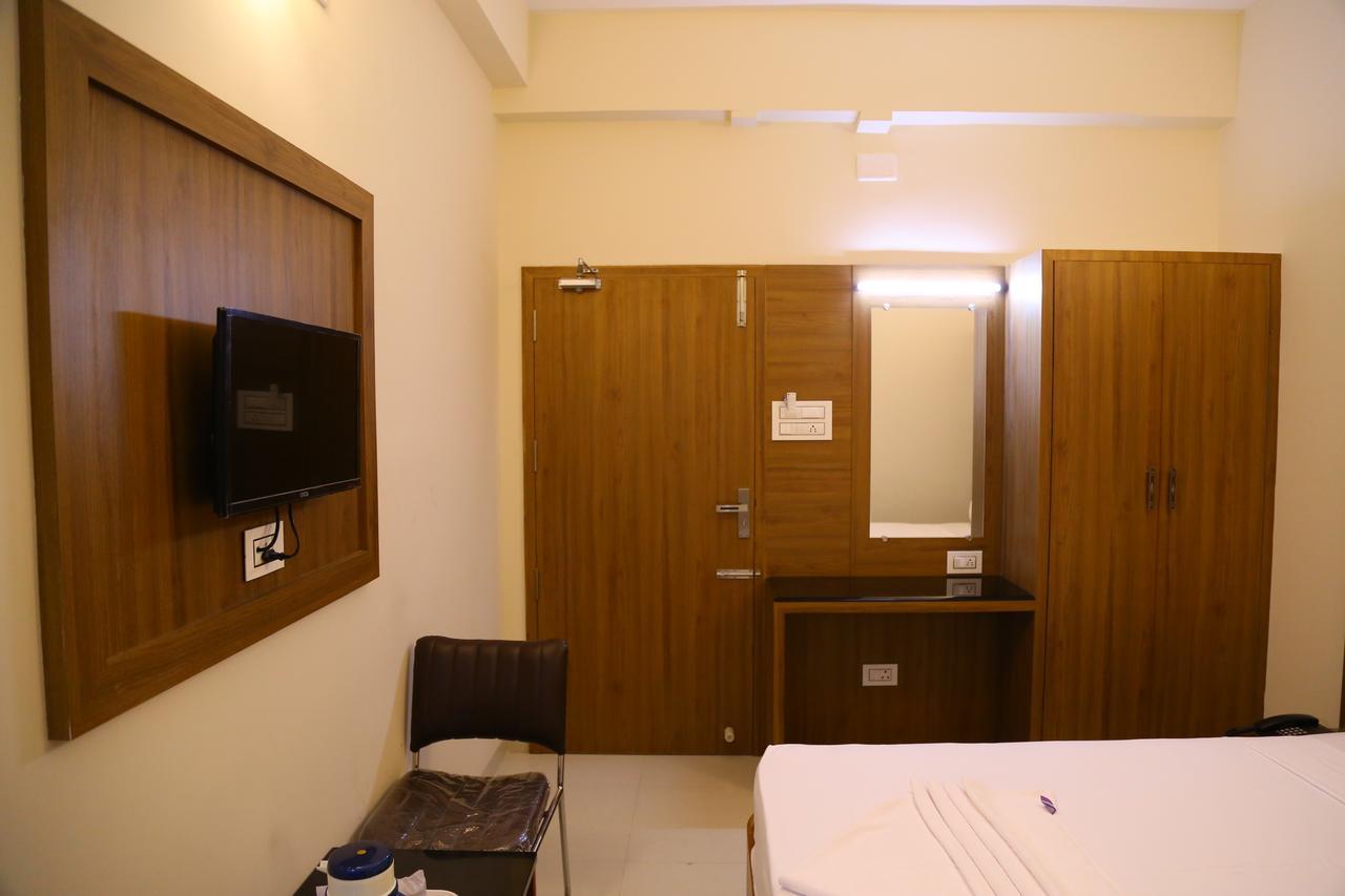 Hotel Gokulgrande Ироду Экстерьер фото