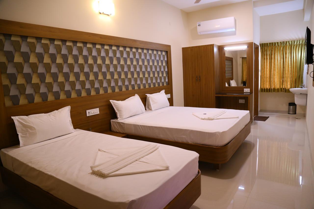 Hotel Gokulgrande Ироду Экстерьер фото