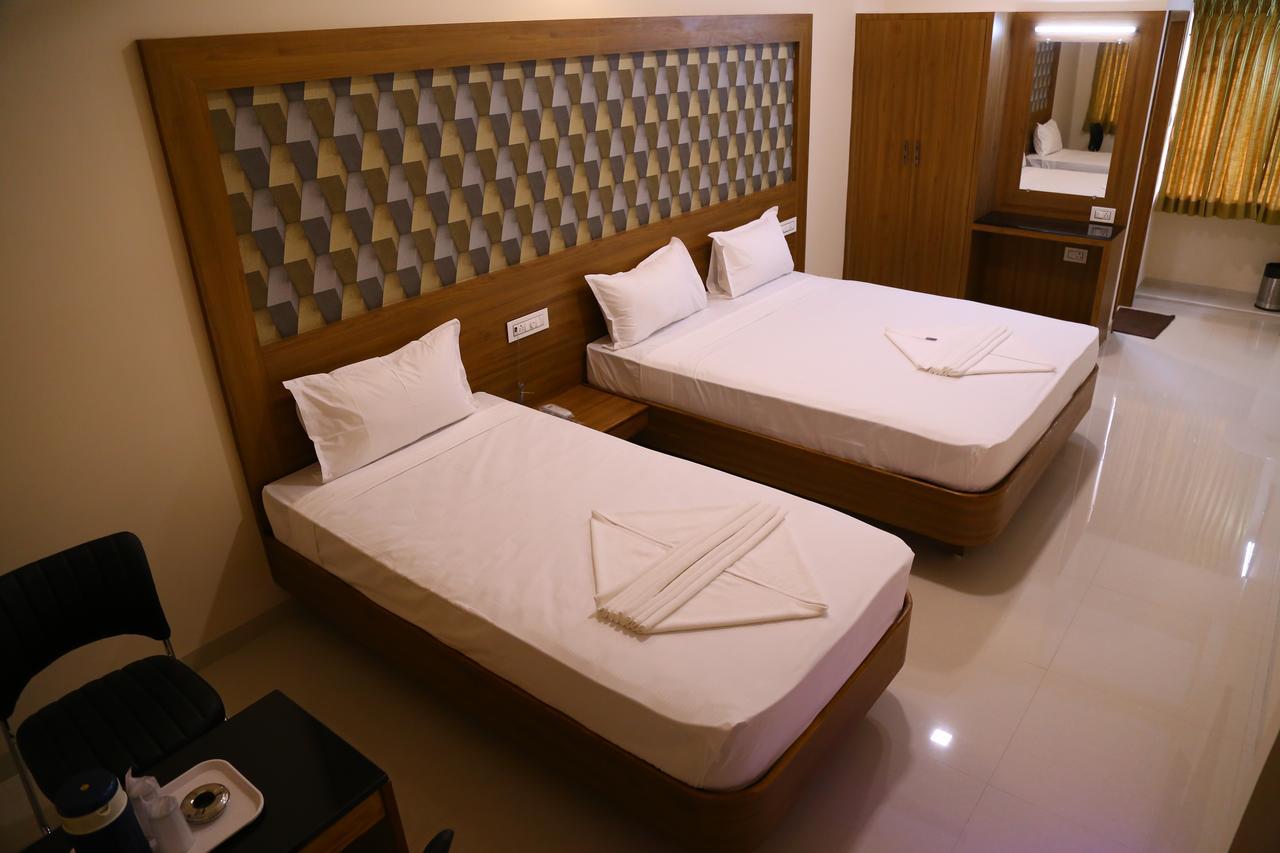 Hotel Gokulgrande Ироду Экстерьер фото