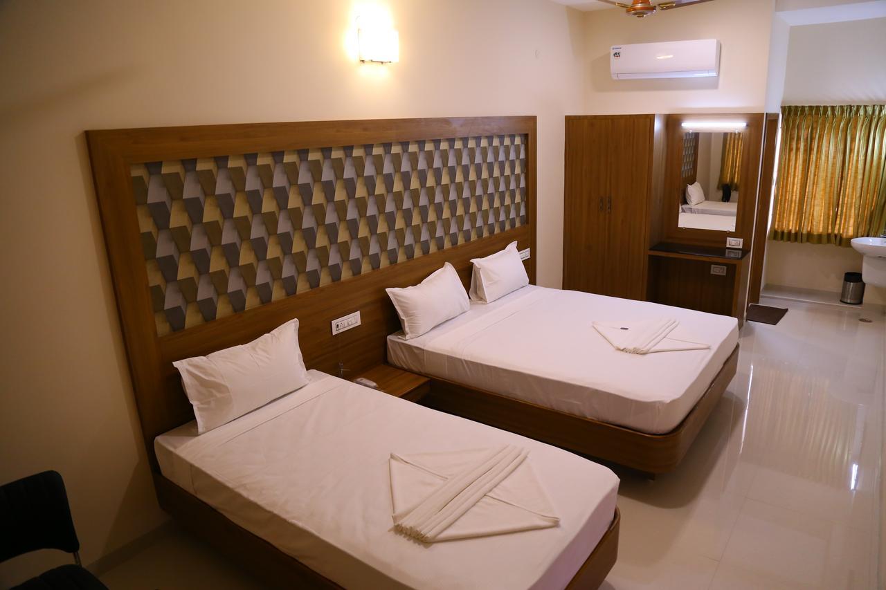 Hotel Gokulgrande Ироду Экстерьер фото